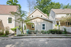 Beautiful Beach Cottage across from Park